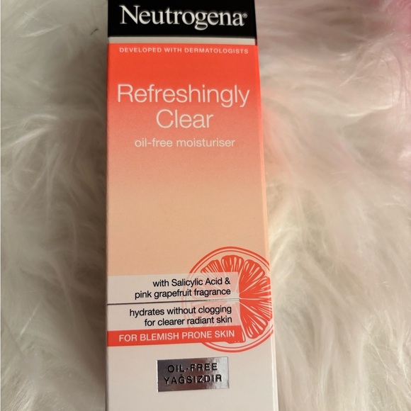 Olay, Neutrogena, Clinique & More Skin Care Set w/ Pink Floral Cosmetic Bag - Picture 5 of 7